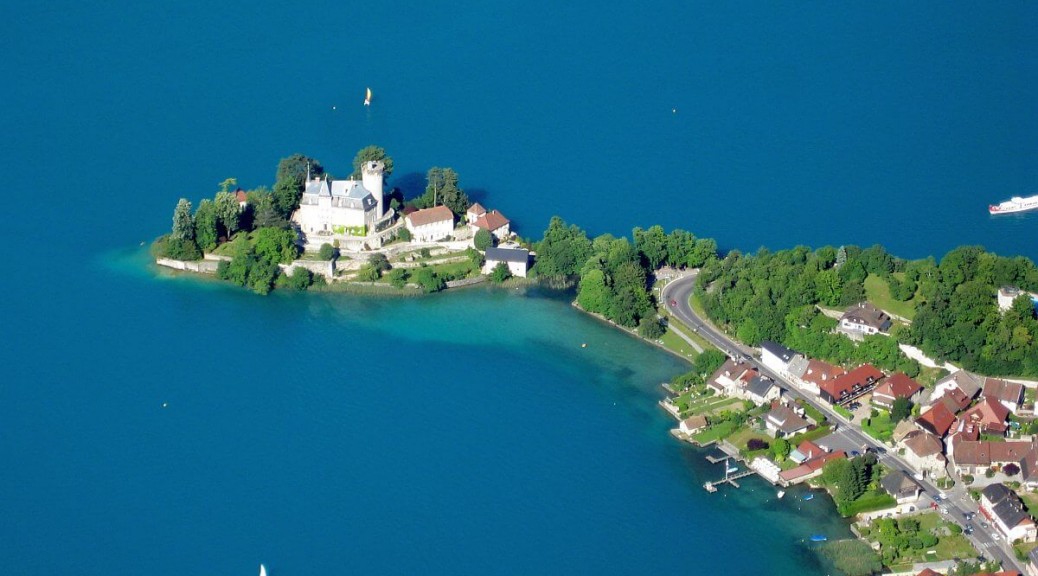 Château Ruphy sur la presque île de Duingt