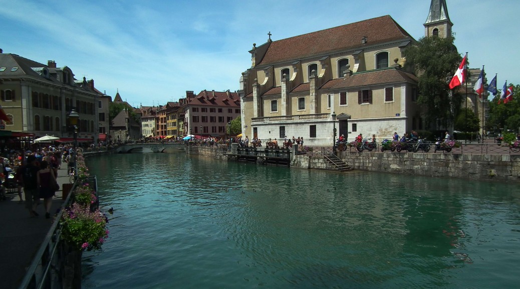 Église_Saint-François_d'Annecy_de_profil (1)