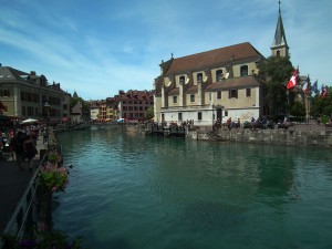 Église_Saint-François_d'Annecy_de_profil (1)