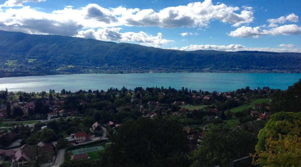 Menthon Saint Bernard et la vue sur le lac d'Annecy