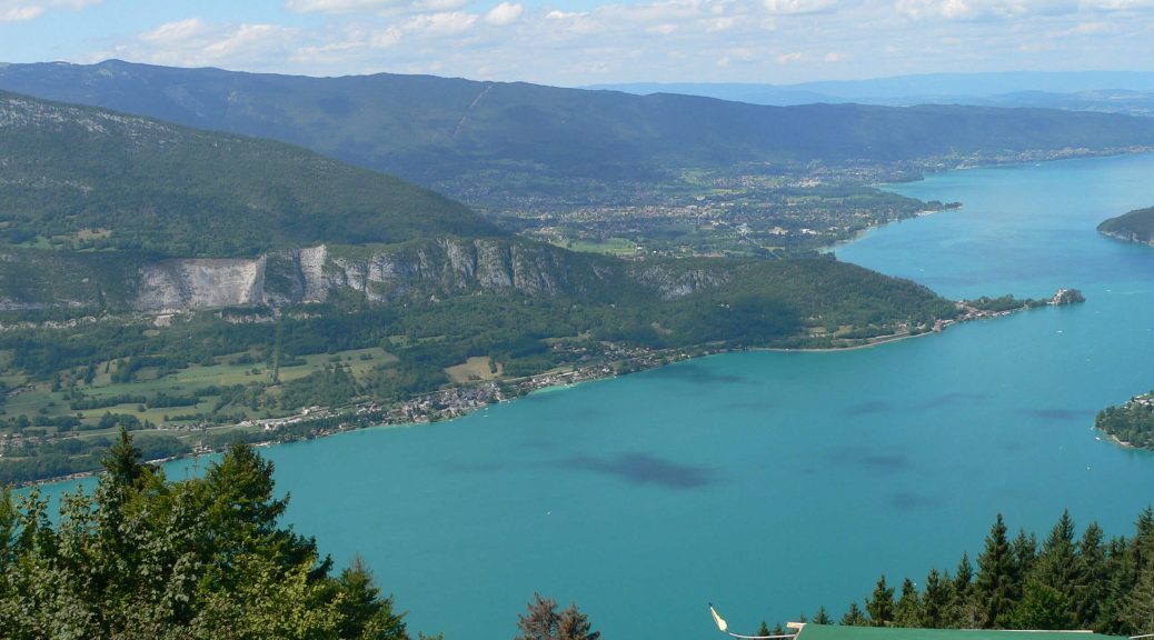Le col de la Forclaz et ses nombreuses activités dominant le lac d’Annecy